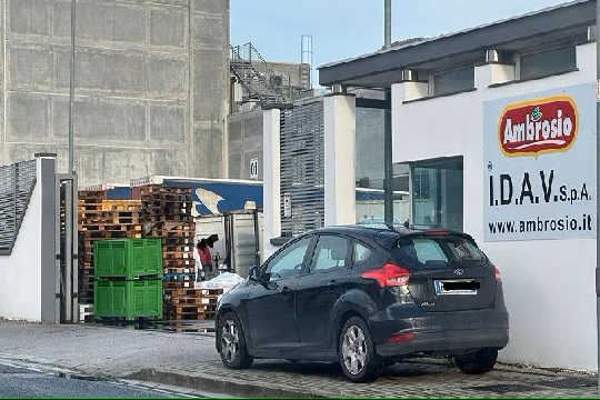 'Grave inquinamento ambientale', sequestrata una azienda dolciaria nel napoletano