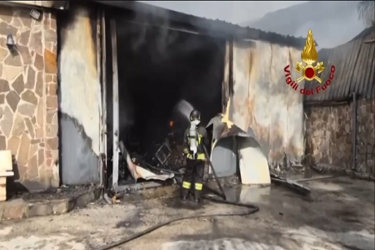 Incendio a Barra (Napoli) dello scorso 5 maggio, diossine inferiori a limite di quantificazione